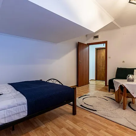 Aparteo Brzegi Apartment *